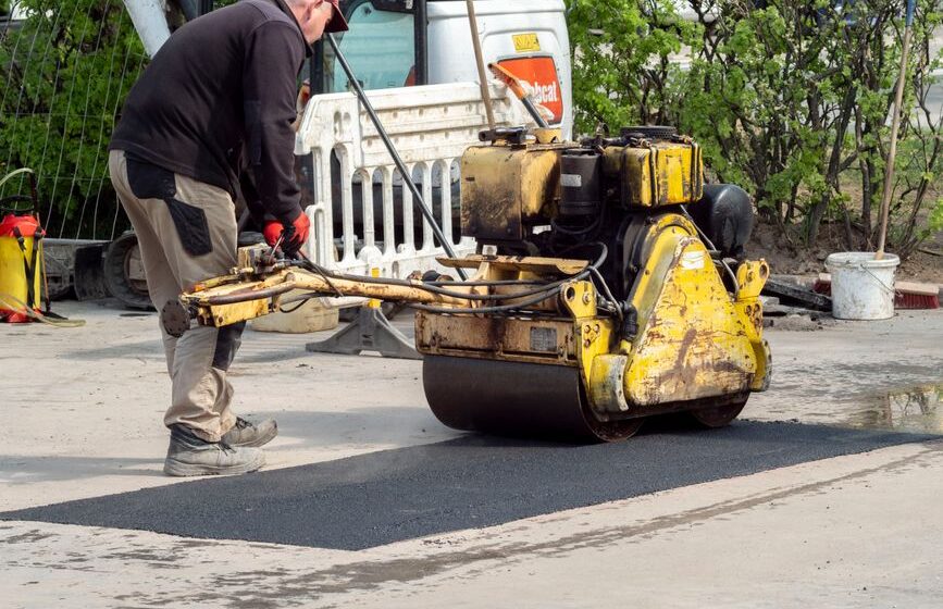 asphalt paving contractor